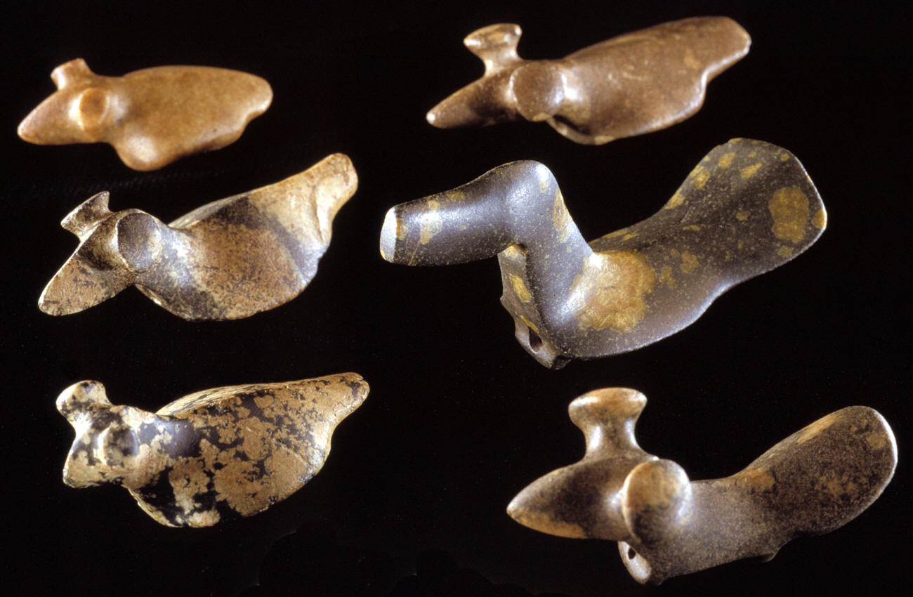 6 birdstones, 5 are popeyed and 1 is a fantail birdstone.