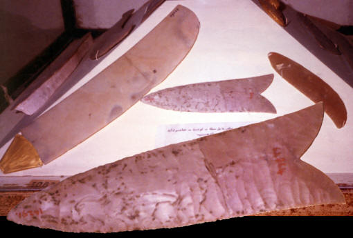 Fishtail biface & Geraean knives in the Cairo Museum.