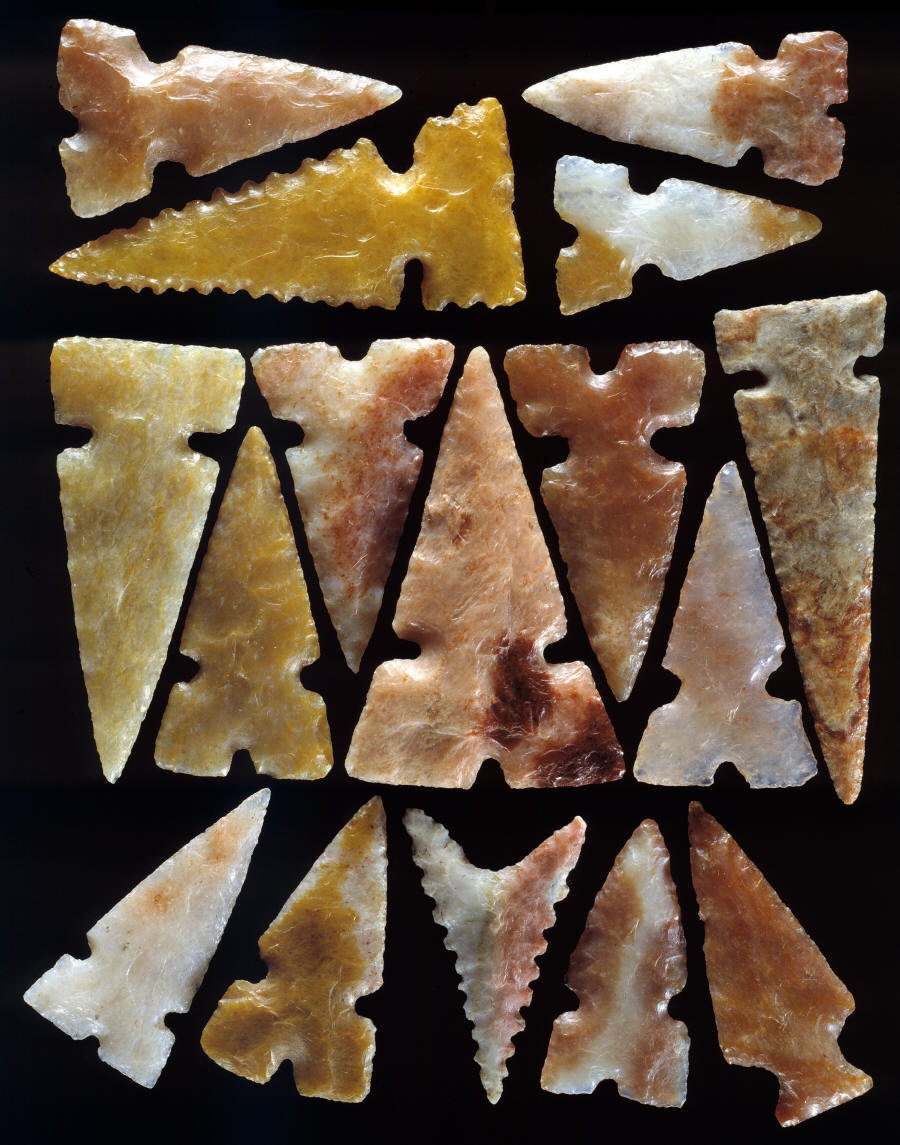 16 Cahokia "gem points."