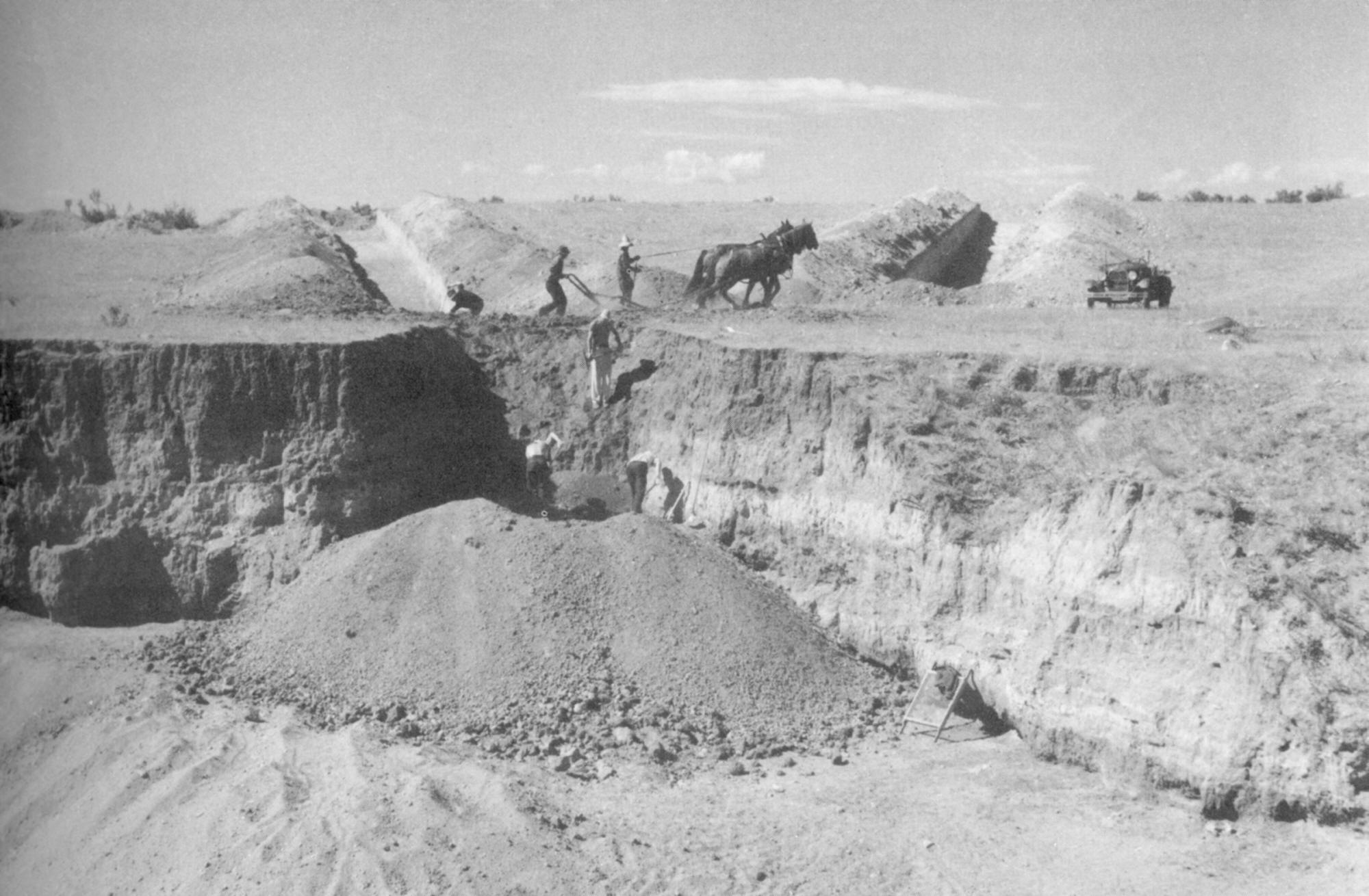 1936 excavation of the Lindenmeier site near the Big Pit.