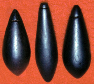Three grooved plummets made of hematite.