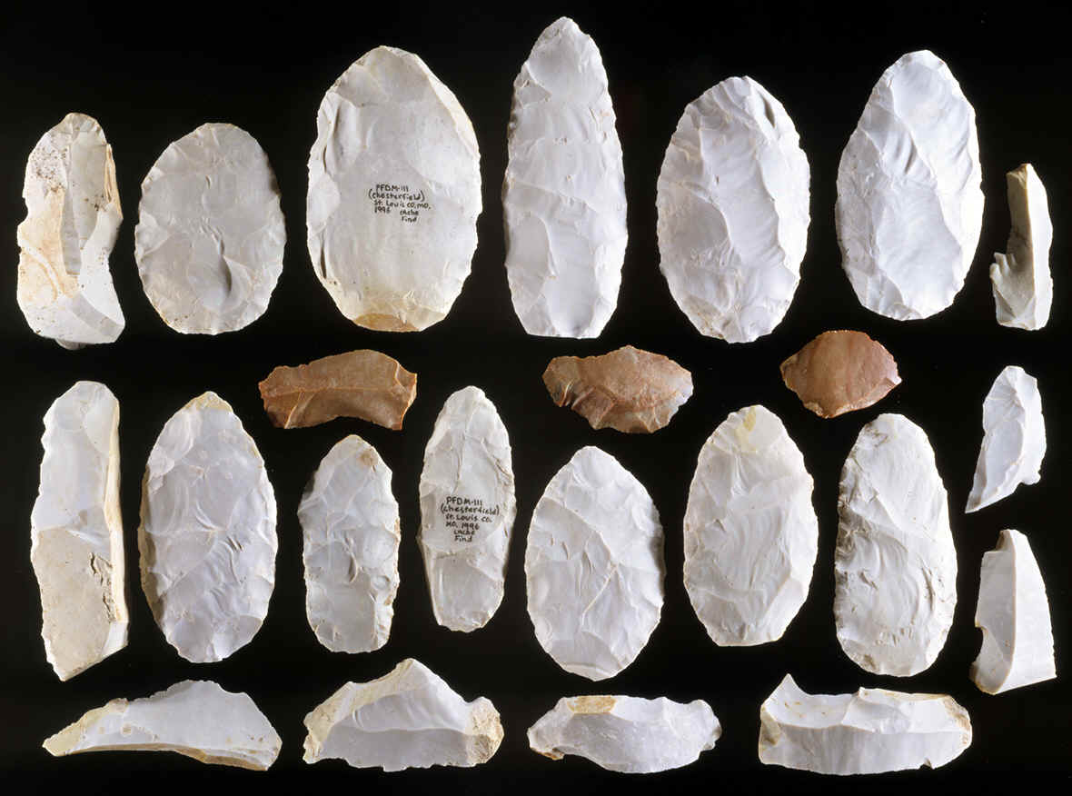 23 artifacts from the McKinnis Clovis cache.